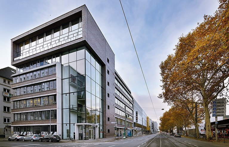 art-investHanauer_Landstraße_Frankfurt_Außenansicht-1.jpg  